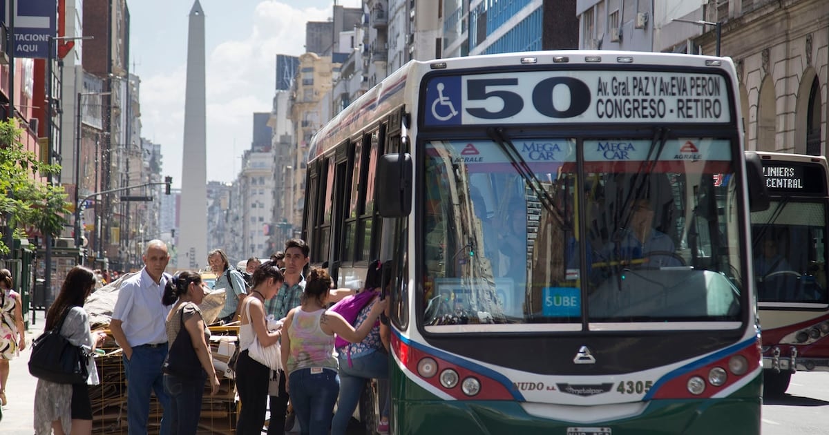 A partir de octubre, el boleto mínimo de colectivo en la Ciudad costará 920,48 pesos y el subte pasará a 1.817