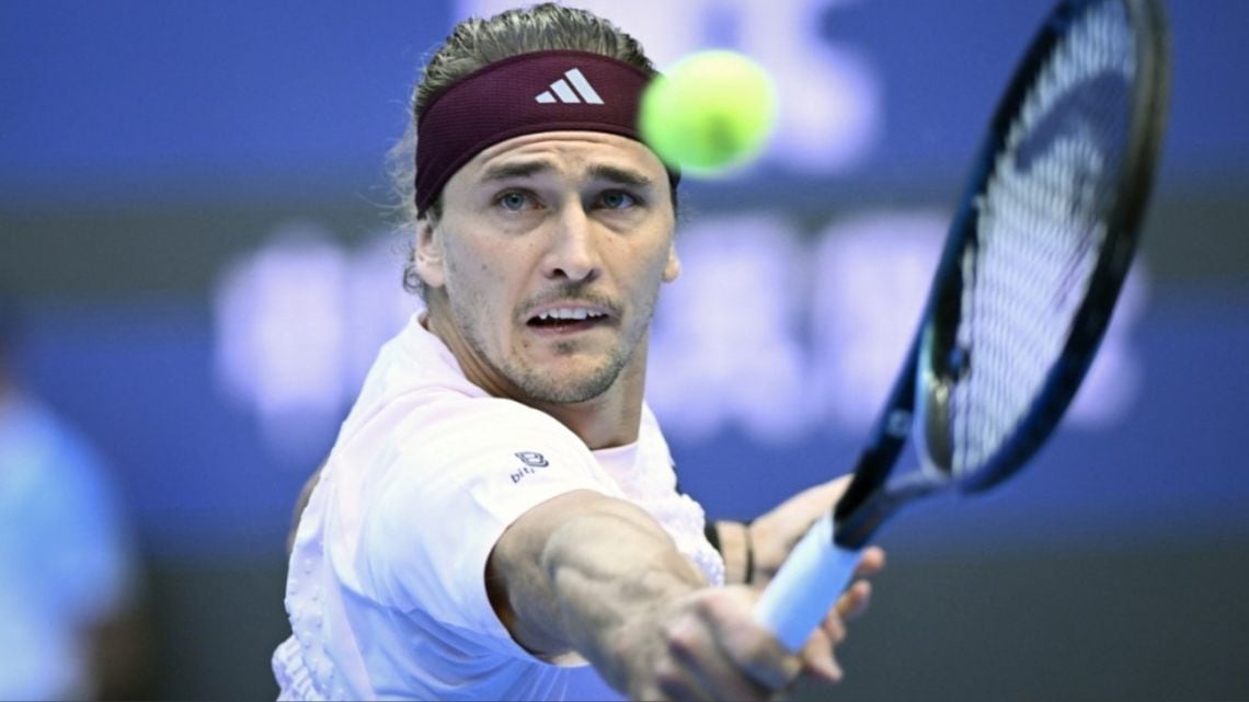 El Ferroviario te cuida la espalda: Zverev pasó a Norrie en Shanghái y se plantó con los cinco sets