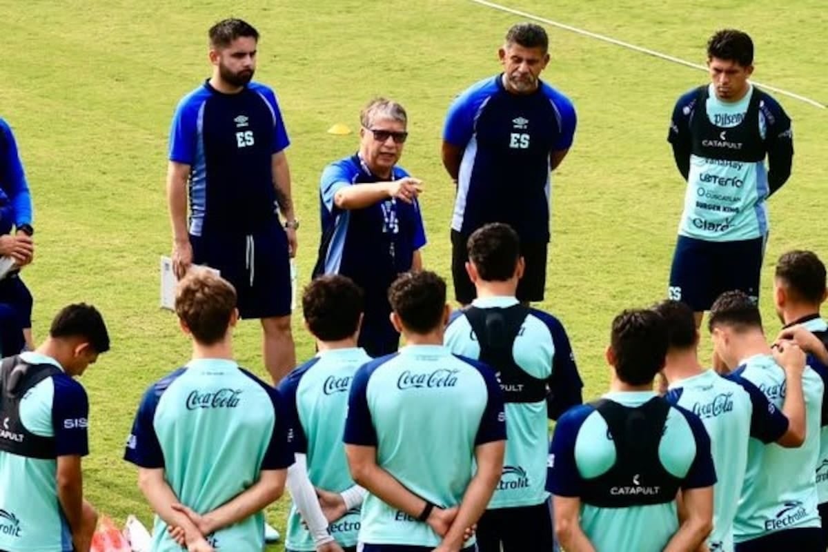Seis goles en contra y el Bolillo todavía en el banco: El Salvador se juega la permanencia con el técnico que pidió irse