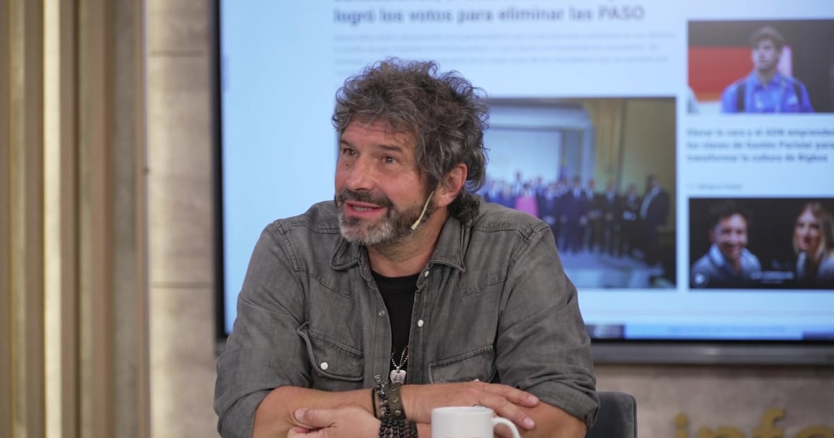 Iván Noble rescata del fondo del placard las canciones que el tiempo dejó en pausa y las vuelve a poner en escena