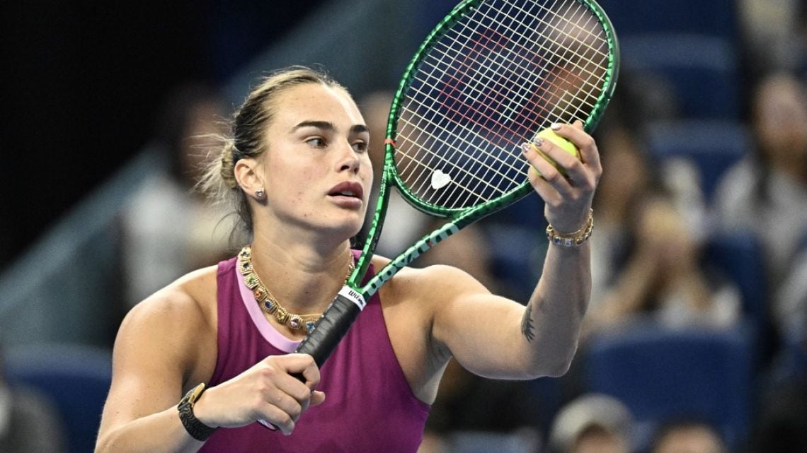 Sabalenka pasó máquina en su vuelta y ya acecha a la número uno desde Pekín