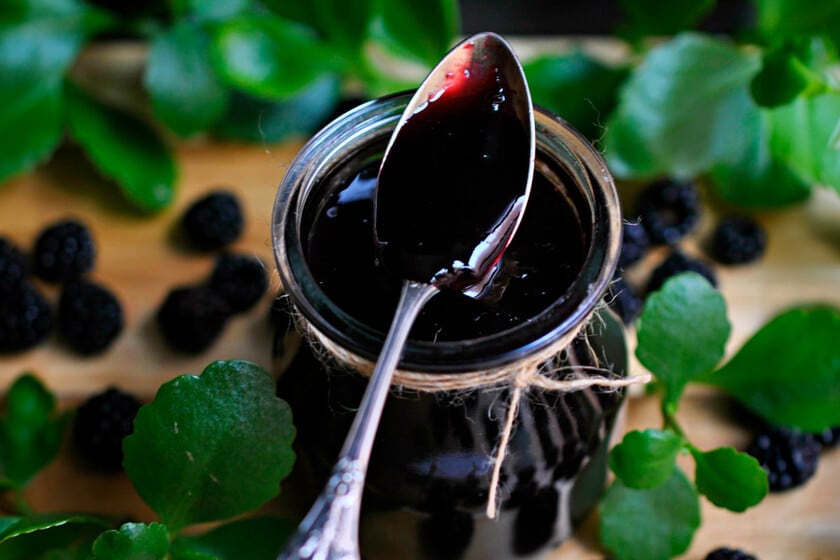 Mermelada de moras silvestres en casa: la receta que se anima con manzana rallada y un chorrito de limón