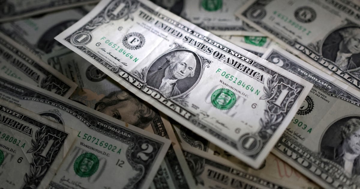 Dólar en baja: el Banco Nación cedió cinco pesos en la semana y quedó en 1.540 pesos, mientras el blue terminó sin cambios