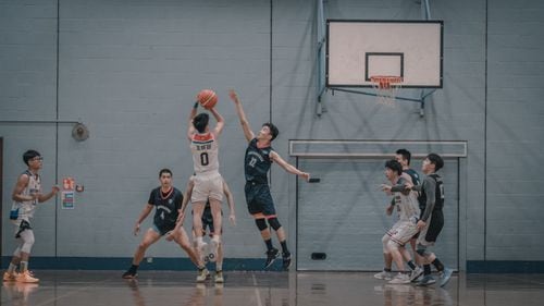 El ferroviario de Mirotic y la muñeca de Shorts: Valencia bailó en Lyon y sigue de fiesta en la Euroliga