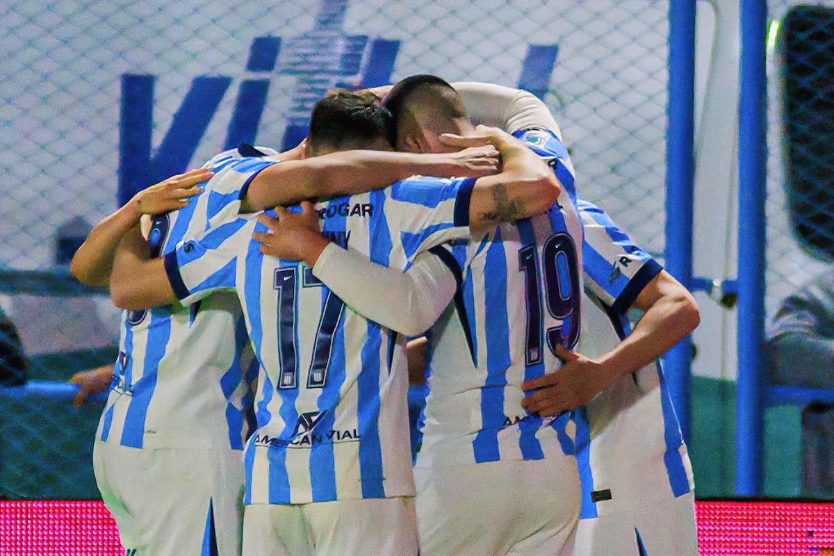 Racing se sacó la mufa en Río Cuarto y le dio aire a un banco que todavía no tiene dueño