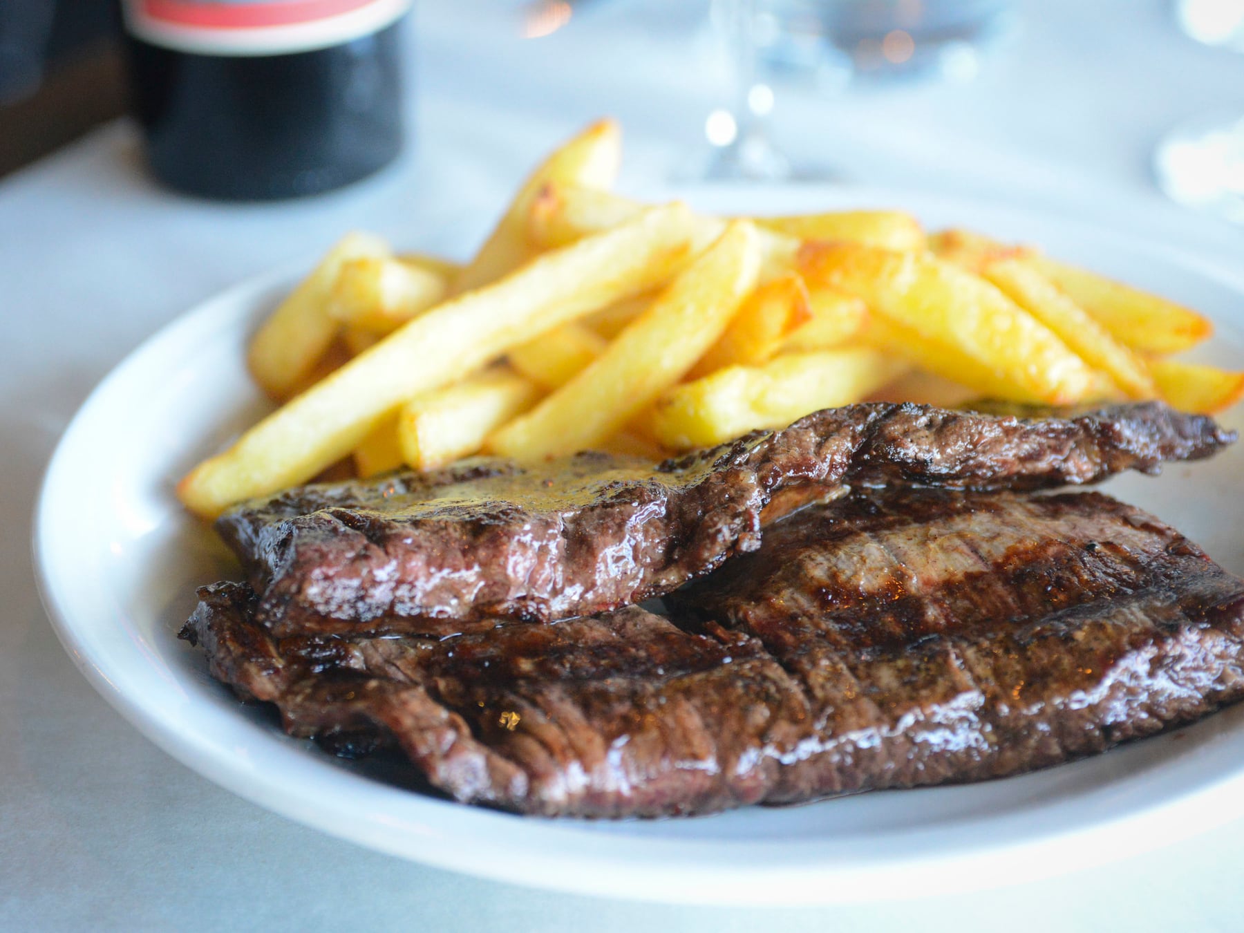 Una semana para sentarse a la mesa: siete días de platos caseros que van de la tortilla a la entraña