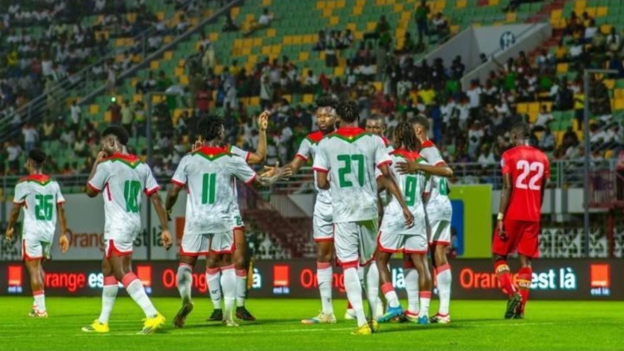 Siete goles y un viaje que terminó en pesadilla: la Selección pasó por encima de un rival que armó la valija a último momento
