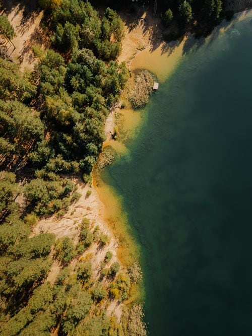 La capillita del lago Lácar que sólo se alcanza en lancha y guarda la memoria de los hacheros