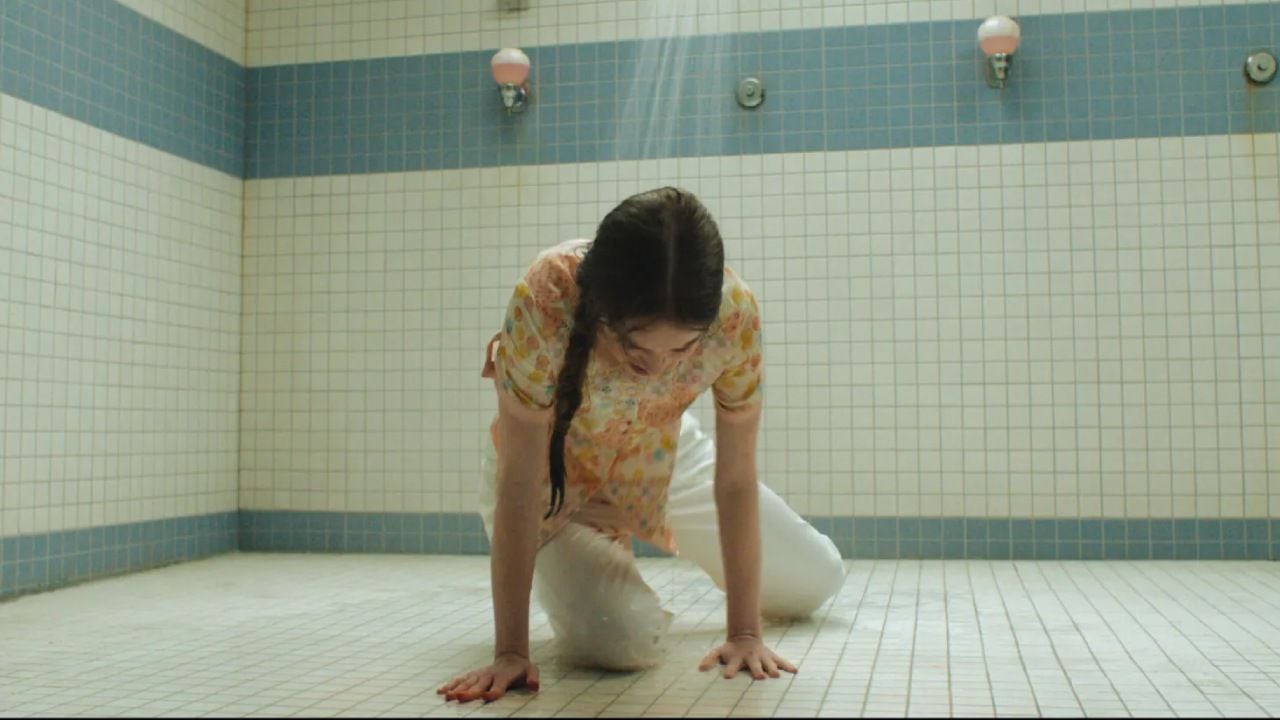 Carrie vuelve a la pantalla en formato de miniserie y con el celular como nuevo patio del bullying