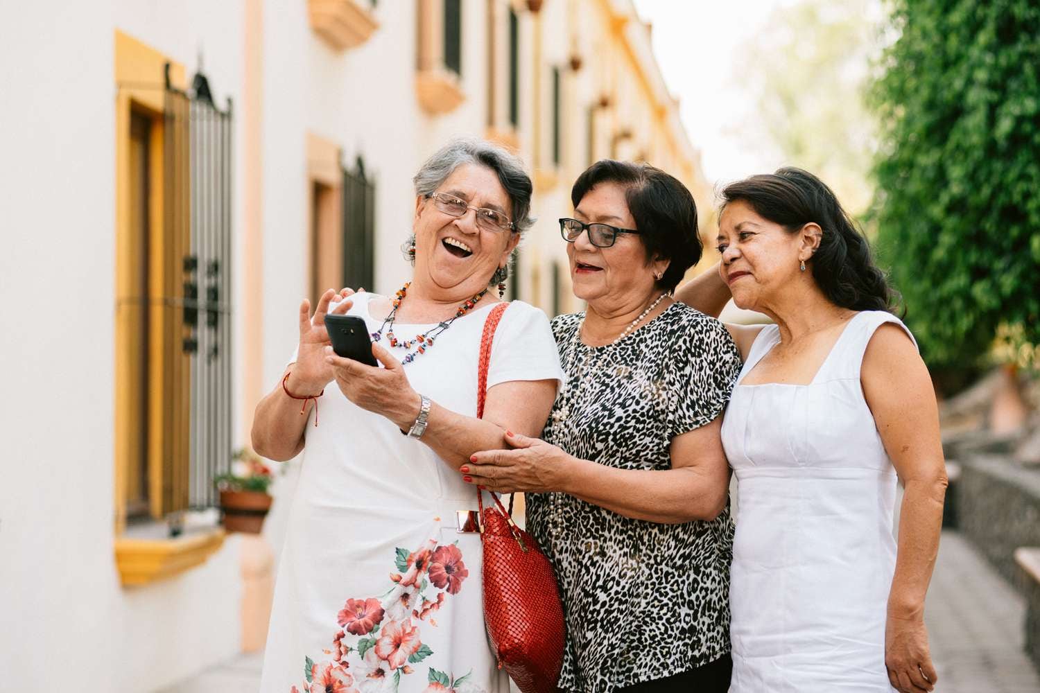 A los 85 años, una médica y una fotógrafa texanas se preparan para seguir dándole la vuelta al mundo