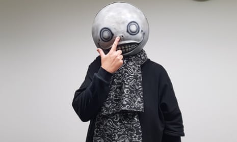 Yoko Taro entre la máscara de Emil y el miedo a olvidar: el guionista que no quiere dejar de crear