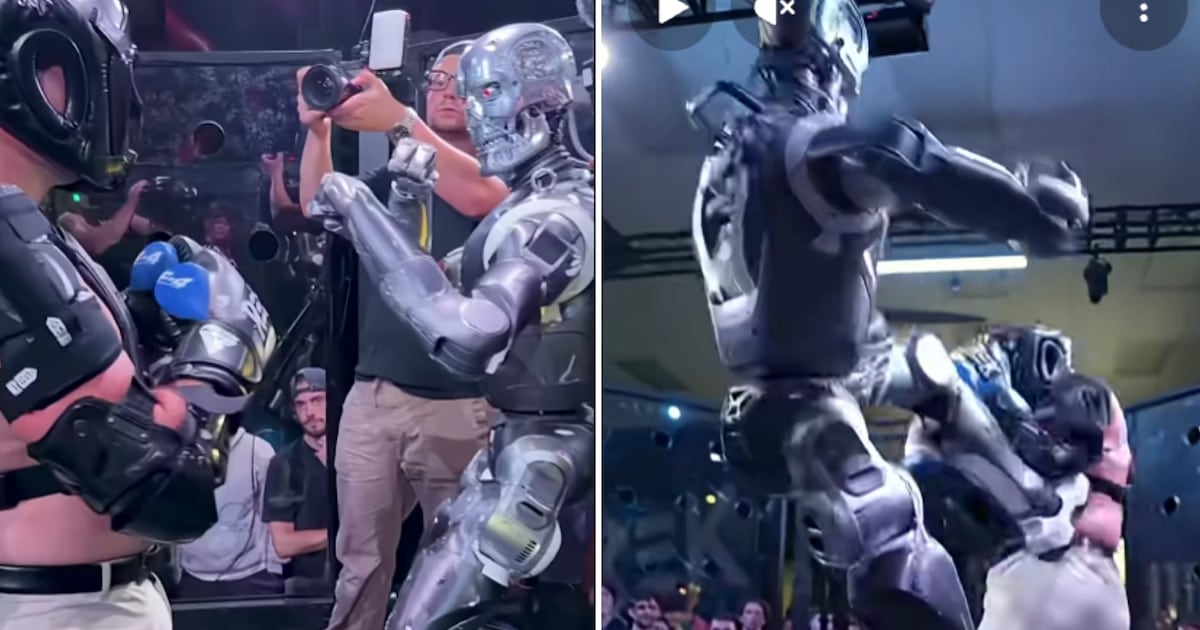 Combate real entre un influencer y robots humanoides termina en lesión y en una pulseada legal en California