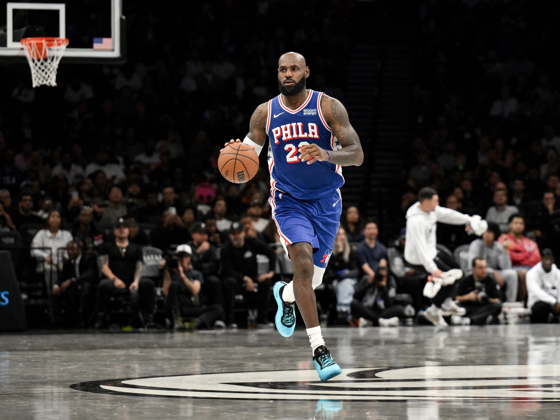 LeBron se puso la del ferroviario, ganó en el banco y los Sixers perdieron con los Nets en Brooklyn