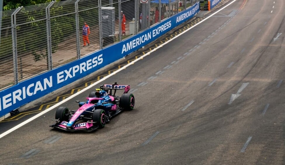 Verstappen se adueñó de Marina Bay bajo el diluvio y Colapinto se quedó a dos vueltas de empezar