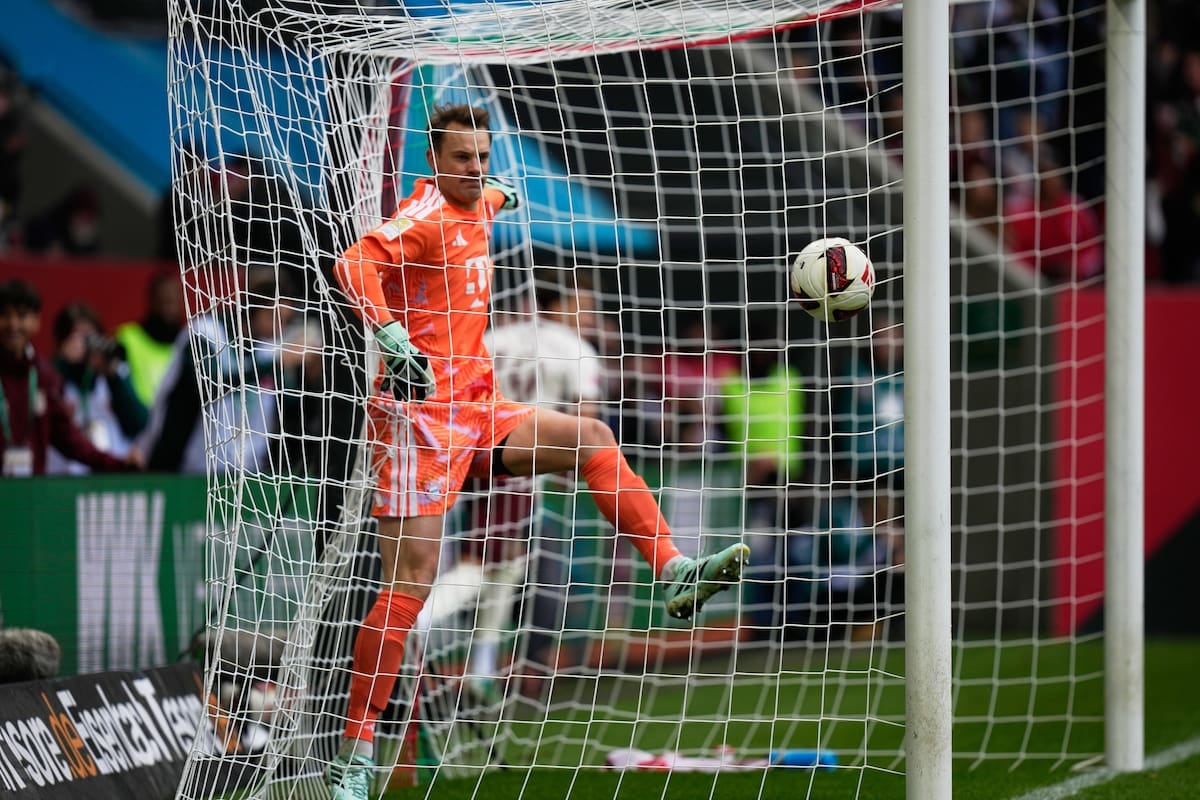 Neuer regaló el primer minuto y Bayern se volvió de Augsburgo masticando bronca