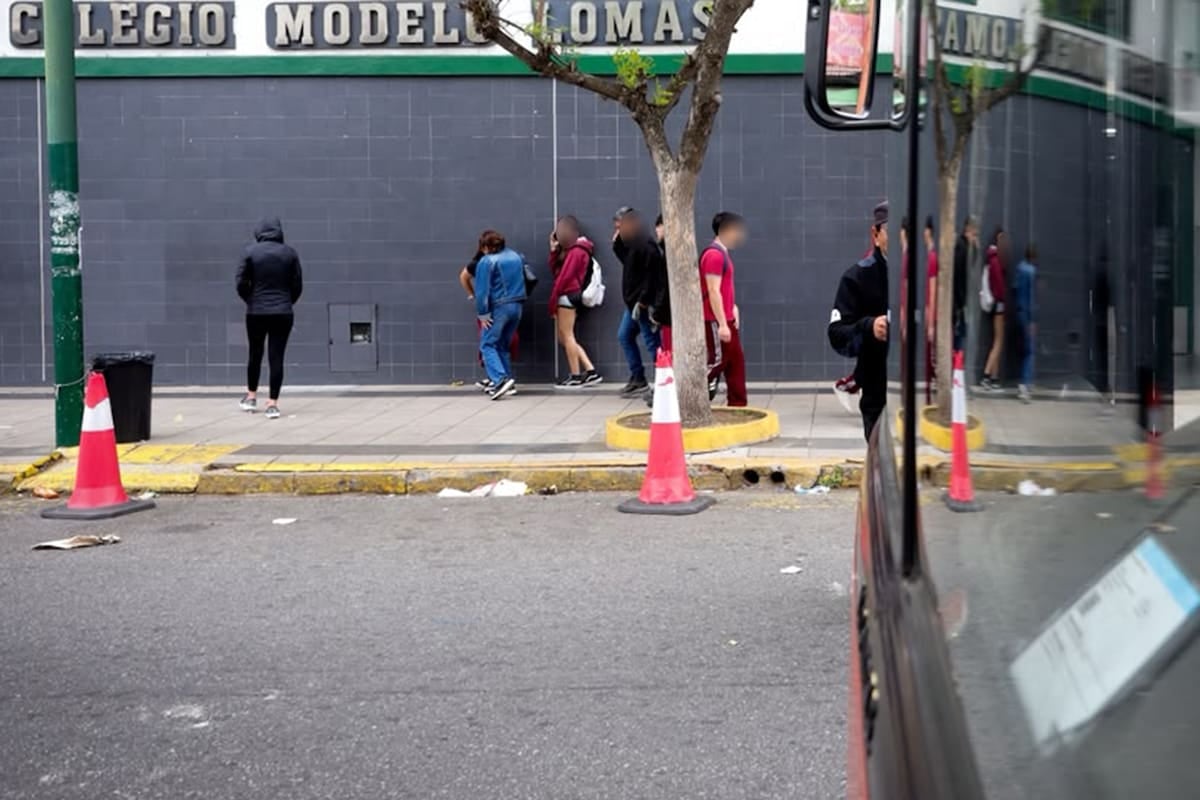 Una esquina de Lomas de Zamora, cuatro chicos bajo la lupa y el peso de una imagen que no es real pero lastima igual