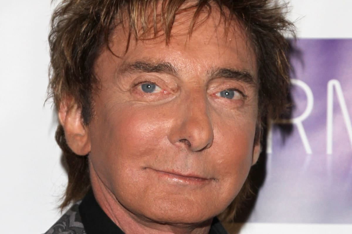 Barry Manilow frenó su show en Las Vegas con apenas dos canciones y la bronquitis otra vez lo volvió a dejar afuera del escenario