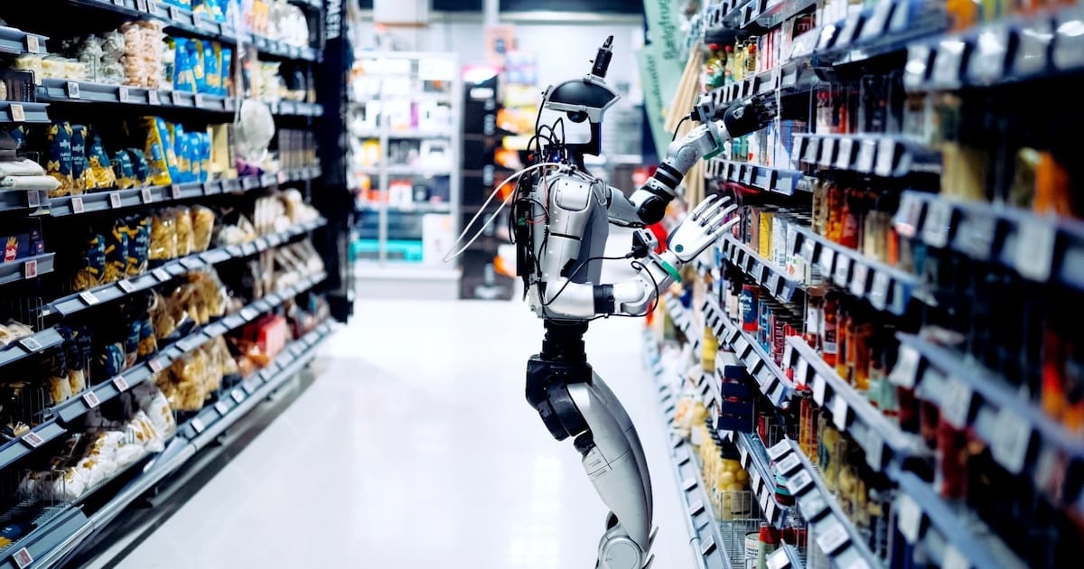En Dinamarca ya prueban robots que reponen góndolas a oscuras: qué cambia para los supermercados y qué falta resolver