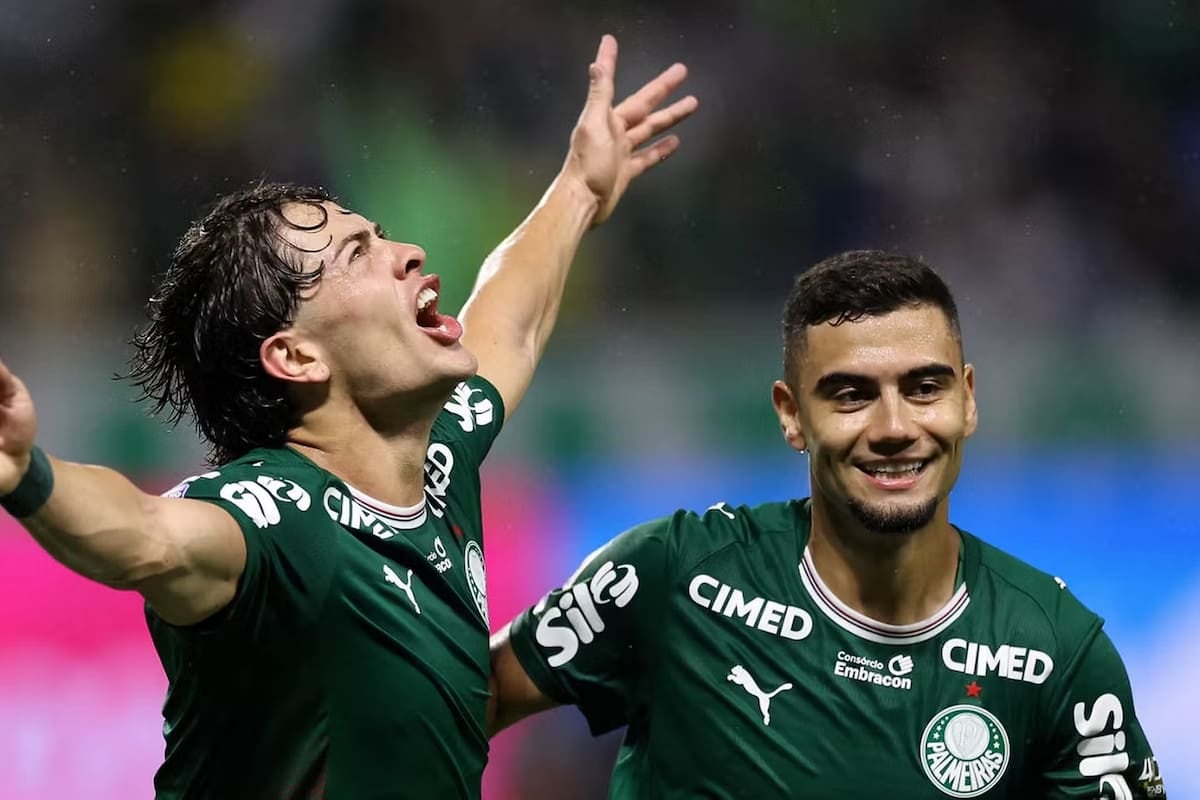 Palmeiras le pintó la cara a Corinthians en el clásico y Seedorf agarró la lapicera en el peor momento