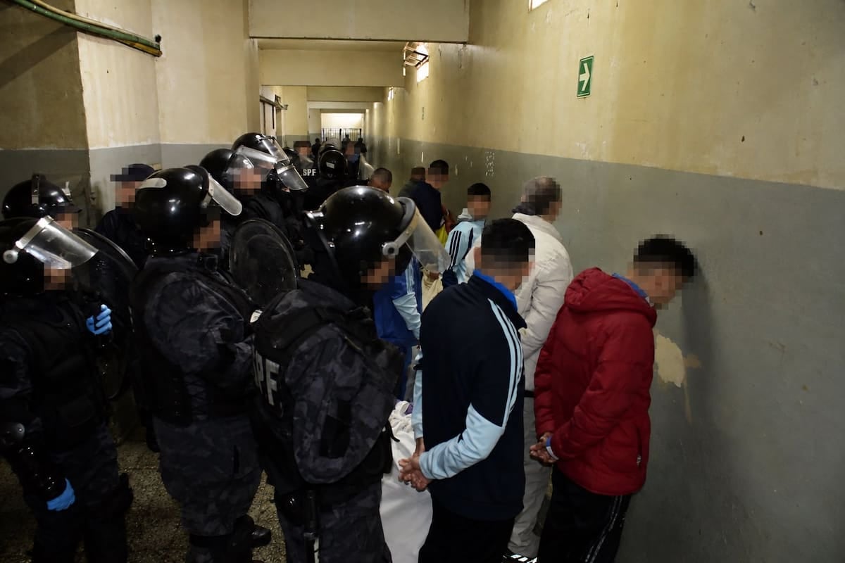 Traslado de internos de Devoto al nuevo complejo de Marcos Paz: comenzó el operativo con 326 detenidos en la primera jornada