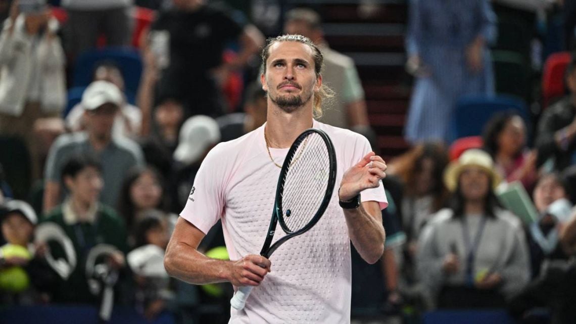 Zverev sobrevivió a la lluvia de aces de Bublik y sigue de pie en Shanghái