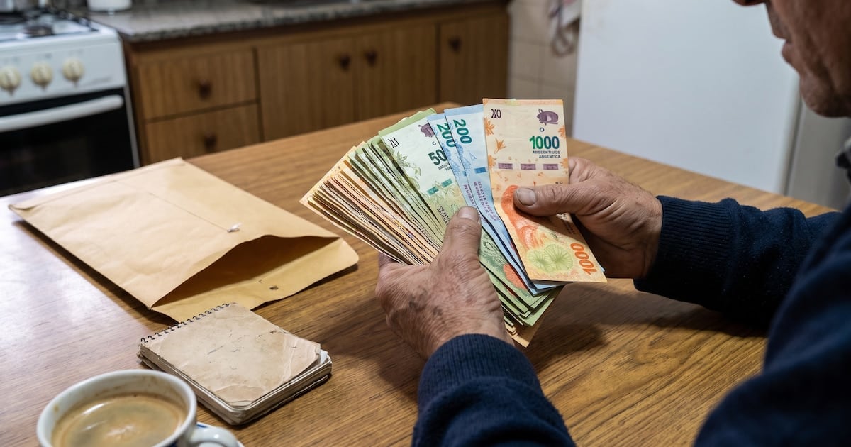 La deuda de las familias llegó a 101,9 billones de pesos y uno de cada cuatro deudores ya no paga en término