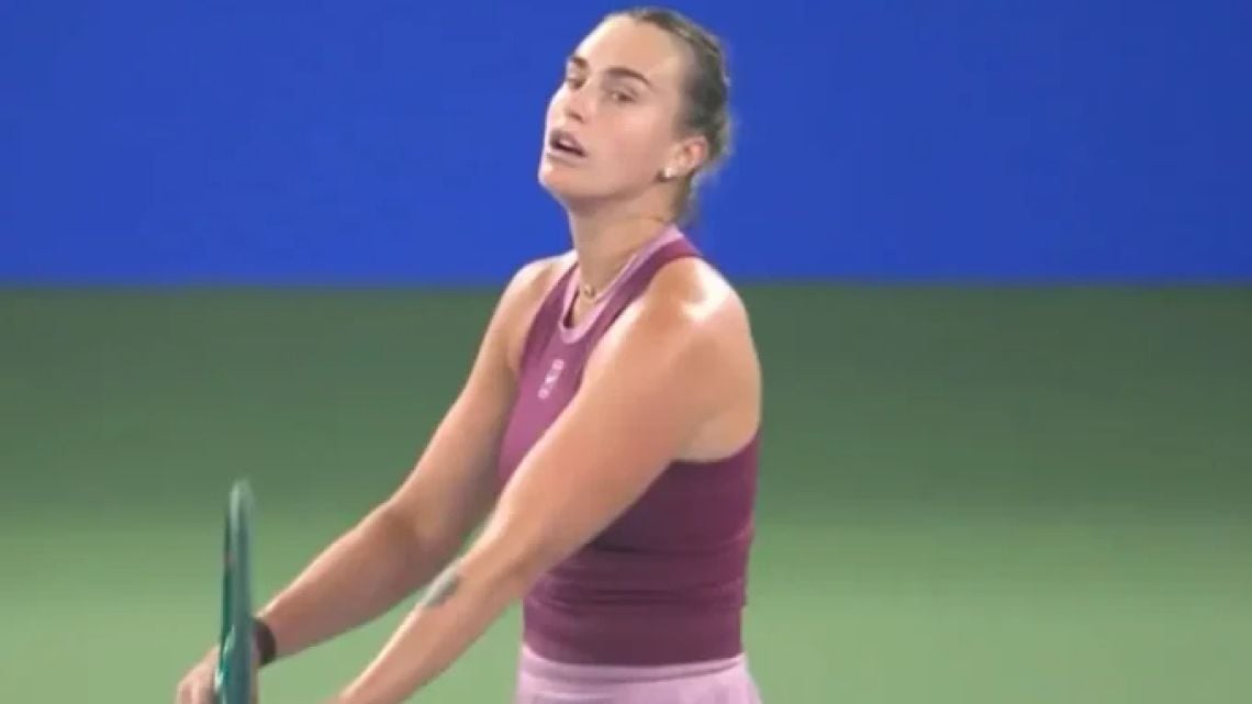 Sabalenka se fue por la puerta de atrás en Wuhan y Ann Li le pintó la cara en su propia fiesta
