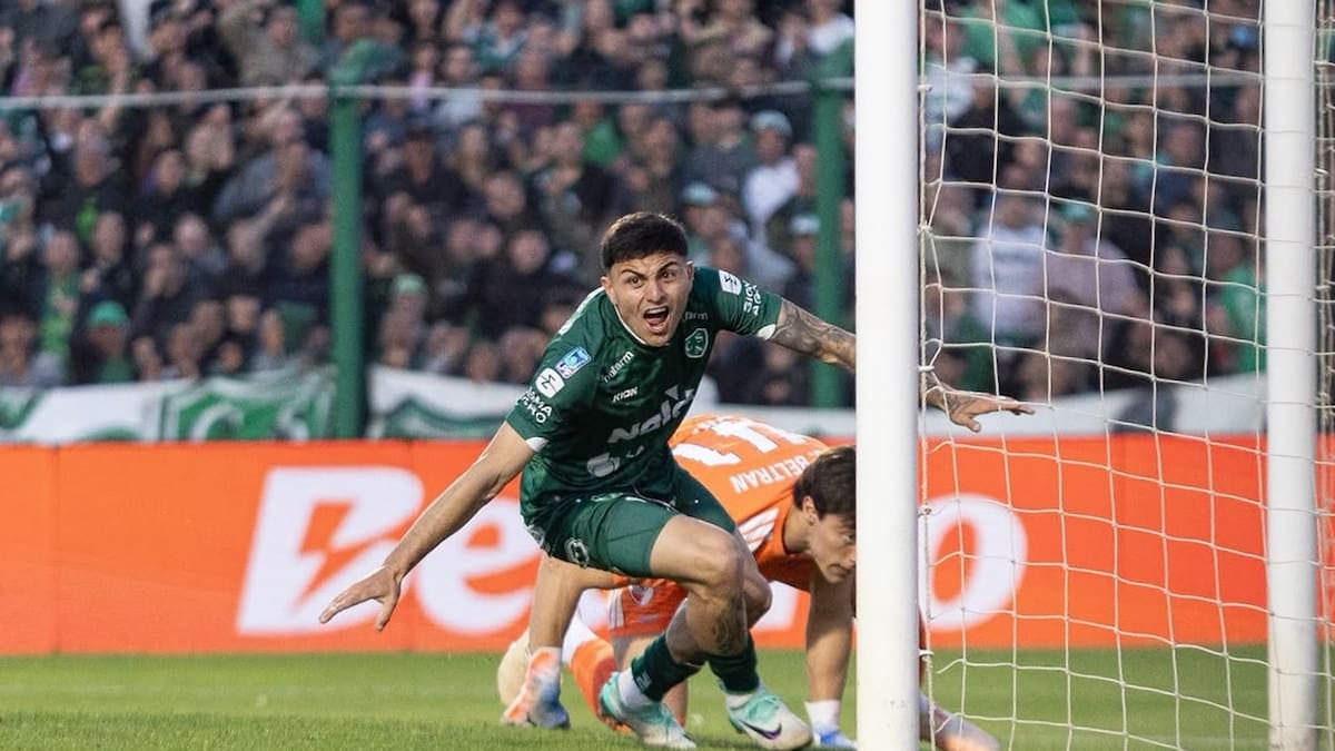Sarmiento, el ferroviario que le arruinó la noche a River y sigue dando pelea arriba