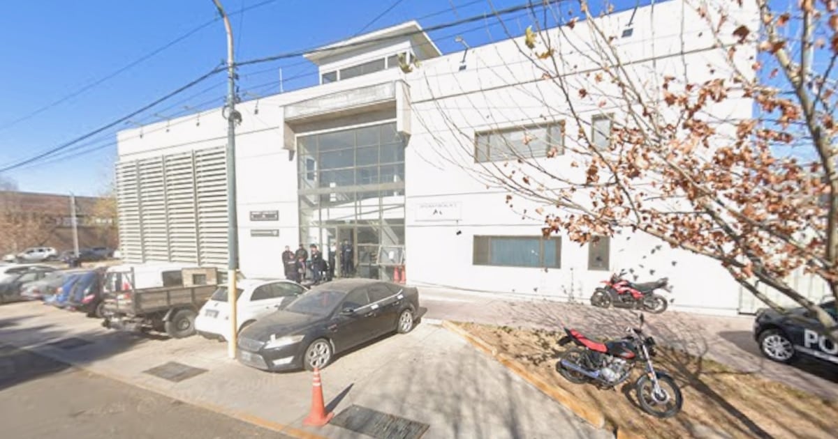Imputaron a un policía mendocino por abusar sexualmente de una mujer dentro de una comisaría de Godoy Cruz