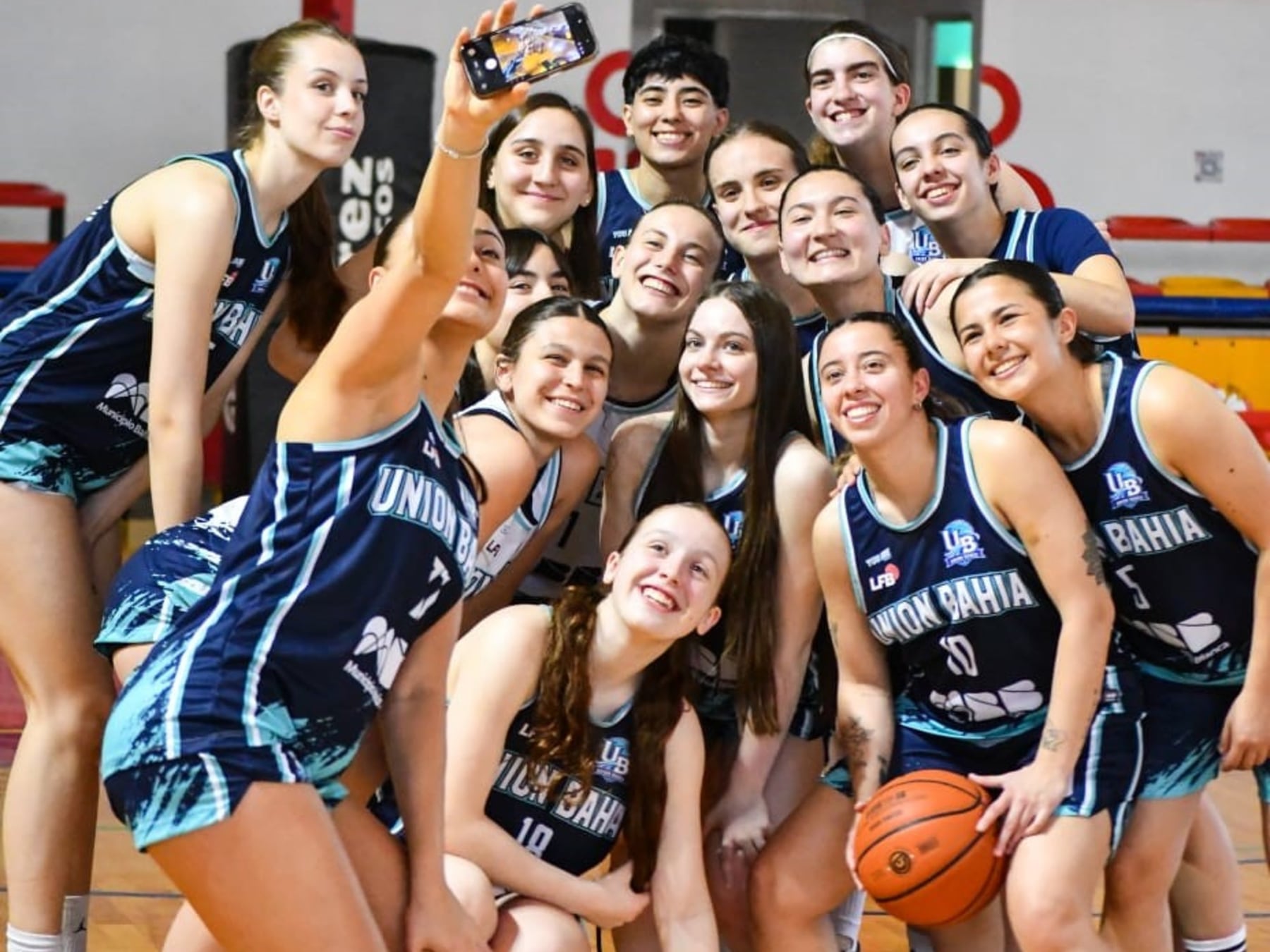 Unión Bahía sale a la cancha: la ilusión de las chicas que se animaron a soñar en grande
