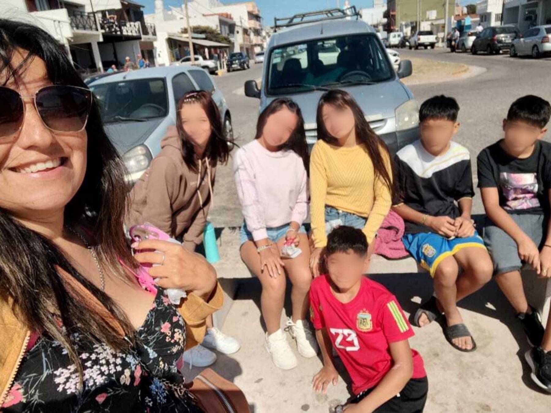 Maria Laura adoptó a seis hermanos y siguió de largo: hoy la mesa es para nueve en Santiago del Estero