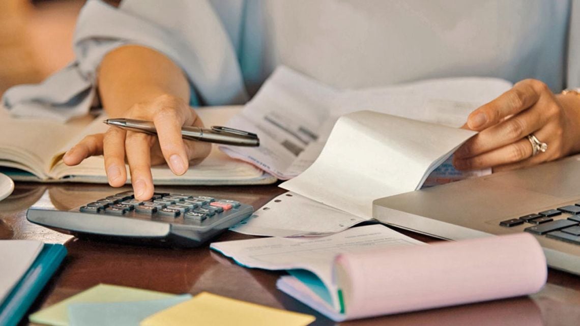 Mora familiar tocó 12,81% en agosto, con un salto interanual de 6,21 puntos y el pico aún sin quebrar