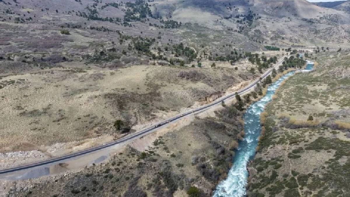 La Ruta 23 por fin deja el ripio: el asfalto que cambiará la forma de llegar a Villa Pehuenia y Aluminé