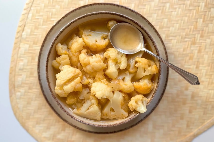 Sopa de coliflor en trozos: cuerpo, cuchara grande y el secreto de no procesar la verdura