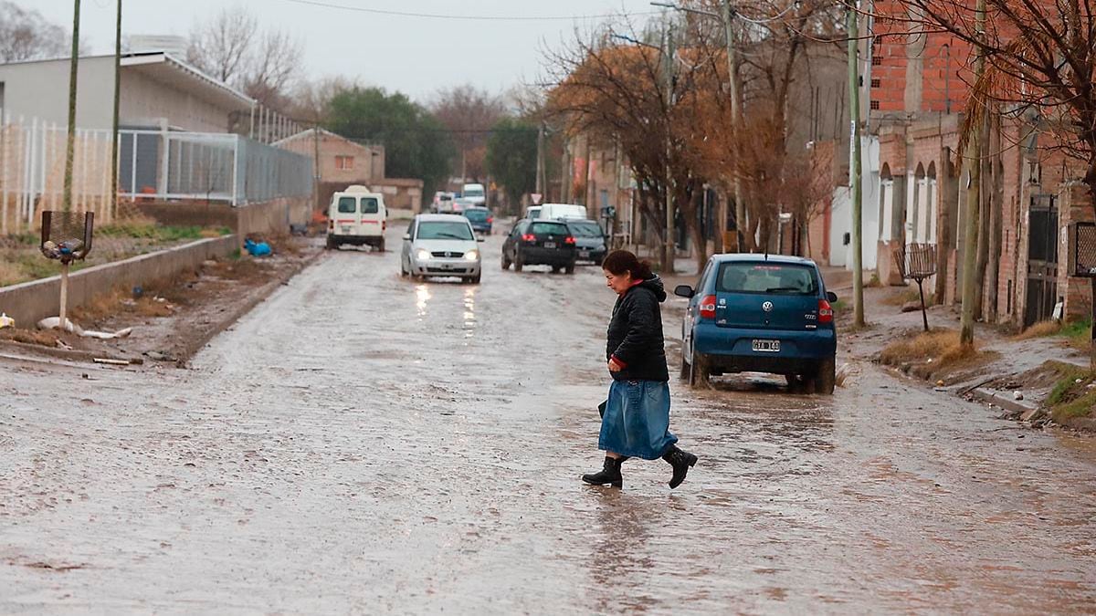 Neuquén entra en la cuenta regresiva: qué hacer ahora antes de que el agua golpee la puerta